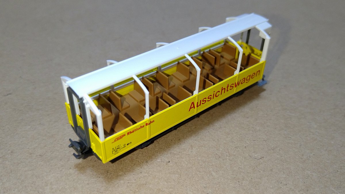 レーティッシュ鉄道のオープンパノラマ客車が発売です。 今回製品では