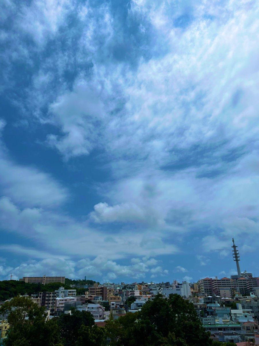 退職して4日目。午前中はコメダ珈琲へ💻お昼は、残り物のカレーを食べて少し休憩中☕️学校では今ごろ◯◯してるのかなぁと、常に考えてる自分がいる。平日昼間に太陽の光を浴びてることにも違和感…新しいわたしの生活、少しずつ慣れていこう。
