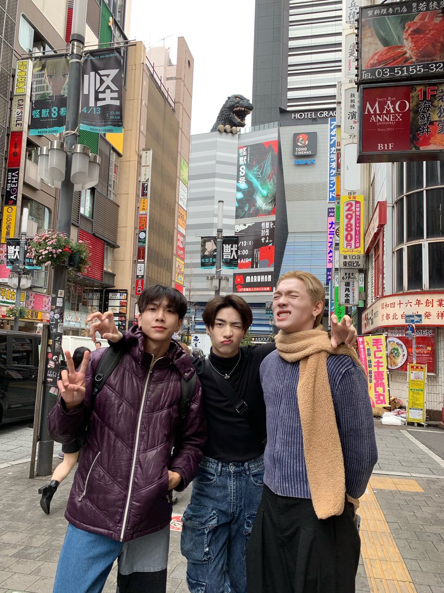 perses_official's tweet photo. ผมเจอก๊อตซิลล่า ช่วยด้วยยย 🦖 #แอดมินจี
#PERSESinJapan

#PERSES #PERSES_TH
#GNEST #GMMMusic #TPOP https://t.co/xLbcPs5ISr