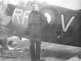 4 IV1942 r. podczas operacji 'Circus 119' z lotu na osłonę bombowców nie wrócił kpt. Jan Kazimierz Daszewski, dowódca eskadry B w 303 DM. Był jednym z tzw. czterech muszkieterów, pilotów XI promocji SPL, których w czasie BofB przydzielono do 303 DM. Jego ciała nie odnaleziono.