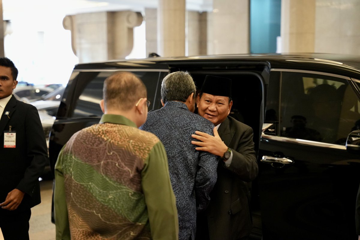 Mengiringi Gen (rtd) Bapak Prabowo Subianto @prabowo Presiden Terpilih merangkap Menteri Pertahanan Indonesia, membuat kunjungan persahabatan kepada YAB Dato Seri Anwar Ibrahim, Perdana Menteri Malaysia di Perdana Putra, Putrajaya 🇲🇾🇮🇩 #WismaPutraMalaysia #MalaysiaIndonesia