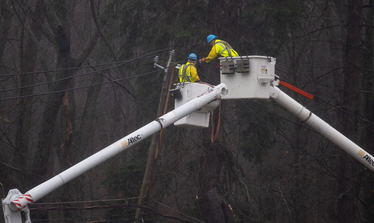 Strong winds in Westchester and the Bronx have caused temporary power loss to some customers. Some of those affected were already restored, and our crews are working to restore the rest of the affected areas as quickly as possible. See more details, here: spr.ly/6018ZhnB6
