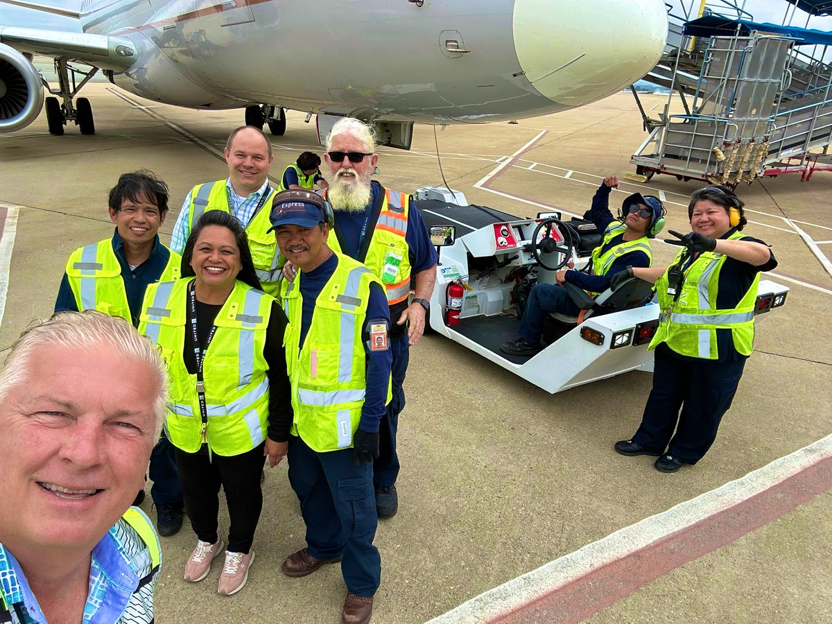 Great hanging with our @UGESocial Team in MRY 🛫 Super Team 💙 making the magic happen daily to @flySFO @DENAirport @flyLAXairport 💙 @Jmass29Massey @jacquikey @LizetteUGEMRY #wearerls @mikem1181 #beingunited