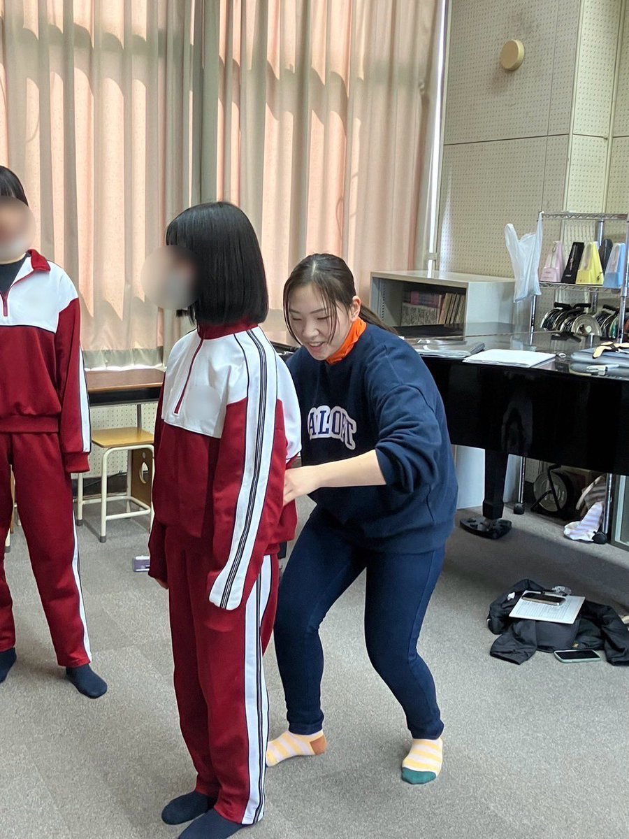 久しぶりの活動報告です😊
先日、松戸市立松戸高等学校吹奏楽部さんに伺い、体に関するレッスンを行いました！呼吸の仕組みや、横隔膜の正しい位置などをお伝えしたと同時に、姿勢別のストレッチやトレーニングも一緒に頑張りました💪✨

今後の成長が楽しみです🌸
応援しています！！