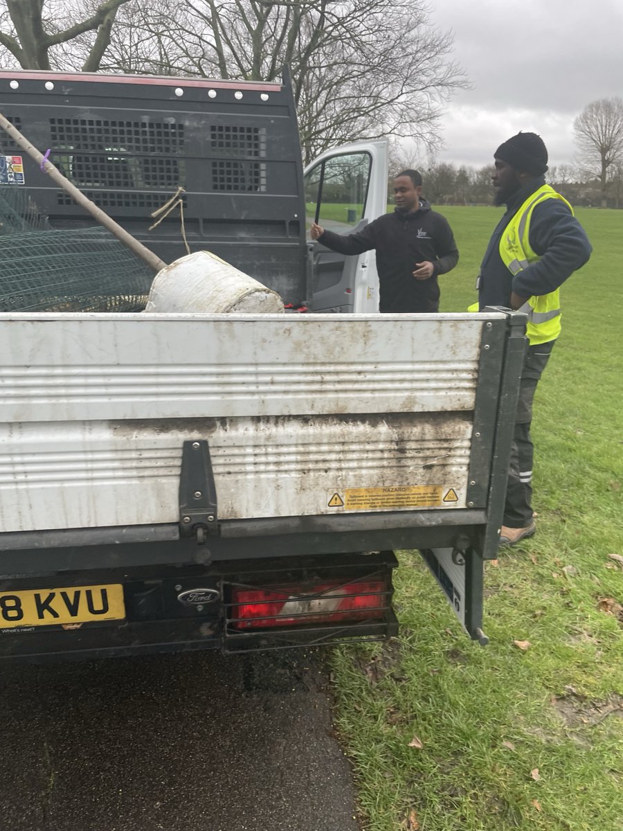 LondonPS_CP's tweet image. The London CP team have again had their green fingers in action. This time planting a memorial tree in Seven Kings Park, Ilford. Great work #CommunityPayback #MakingADifference