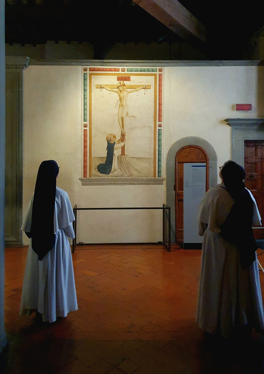 Beato Angelico, San Domenico in adorazione del Crocifisso, Dormitorio. Fra Angelico, Saint Dominic adoring the Crucifix, Dormitory.
#museumlife #vitadimuseo
#MinisterodellaCultura #mic_italia
#MiC
#museitaliani
#BeatoAngelico #FraAngelico 
@mic_italia
@museitaliani