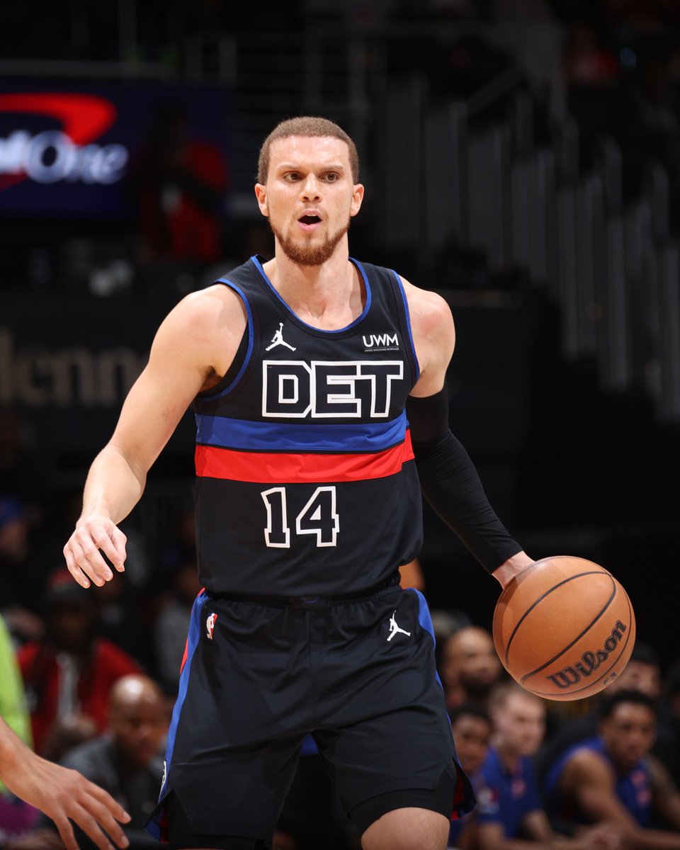 elarcopod's tweet photo. 🤯LA ACTUACIÓN DE LA NOCHE MÁS INESPERADA

📊Malachi Flynn le ha metido 50 puntos a los Atlanta Hawks saliendo desde el banquillo en 34 minutos. 6 rebotes, 5 asistencias, 3 robos, 18/25 TC y 5/9 3PT

Sin duda la actuación más random del año, estaba en 4.6 puntos por partido

#NBA https://t.co/gk6SRNFvPk