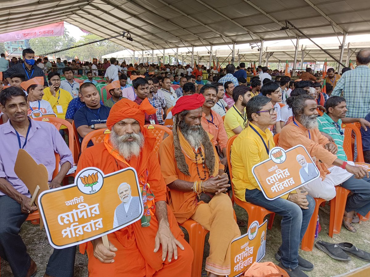 Bittuverma7's tweet photo. Mamata Banerjee complains about not receiving funds for 100 days. Meanwhile, Trinamool government in Bengal creates 25 lakh fake job cards, swindling money for 100 days. Does she expect Modi to keep providing while she keeps looting? It's time for accountability and real change. #ModiMoyPoschimbongo