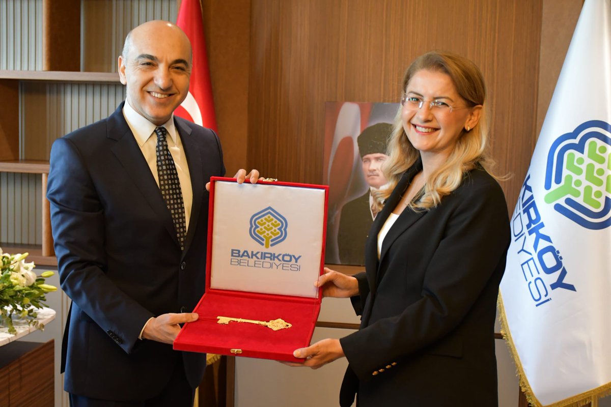 10 yıldır sürdürdüğüm, Bakırköy Belediye Başkanlığı görevimi Dr. Ayşegül Ovalıoğlu’na devrettim.

📌Kazanan tüm CHP’li Belediye Başkanlarını, Belediye Meclis üyelerini ve CHP örgütlerini tebrik ediyor, başarılar diliyorum.
Kazanan CHP olmuştur.
Kazanan Halkımız olmuştur.
📌