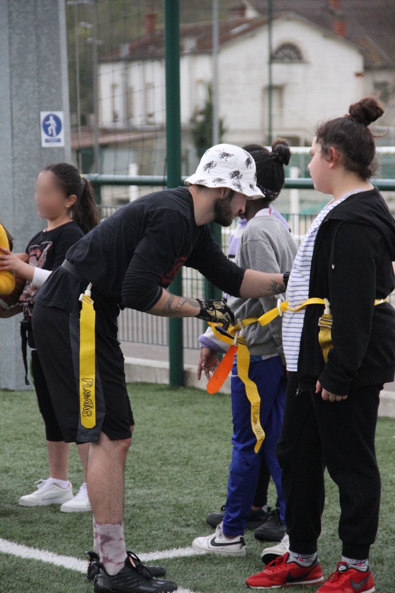 MyrmidonsFootUS's tweet photo. Voici un résumé en quelques photos de la journée initiation aux Jeux Olympiques organisés par @VilleMelun  au stade Paul Fisher. 🙏🏻

Nous avons représenté les Myrmidons en tenant un stand d’activité sportive basée sur le flag, avec l’aide de quelques membres de notre club ! https://t.co/2Go8z8paun