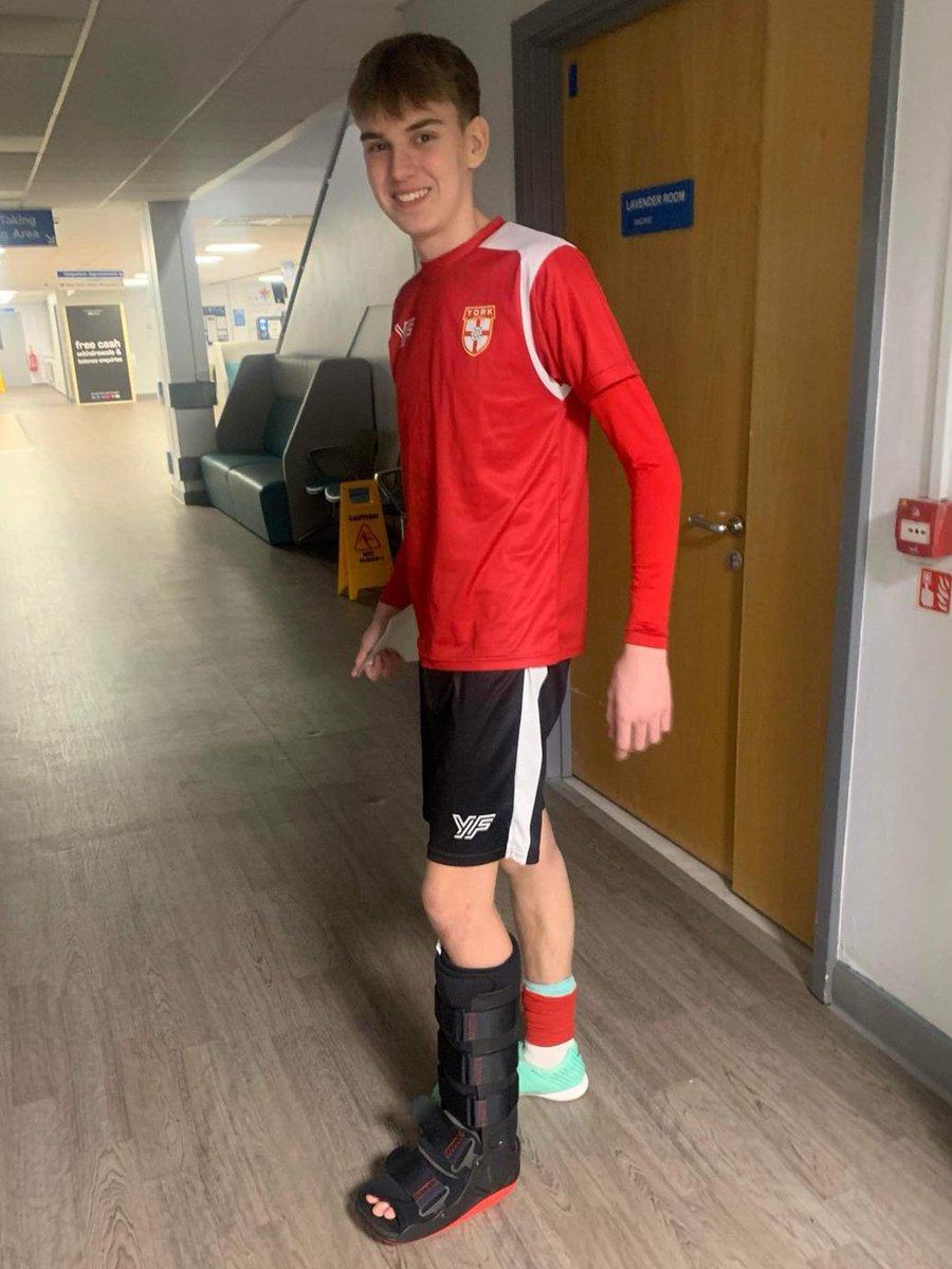 It is surely not the best season for us regarding injuries. This time it's Ben Roper's ankle. However, with Emma Haigh's work and the incredible commitment of these young players, we will rebuild and get back stronger. Keep going, Ben!
#yorkfutsalfactory