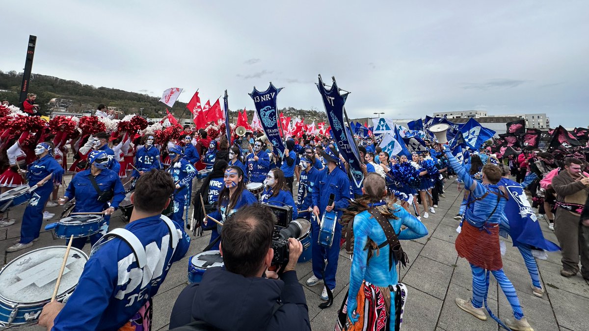 KedgeBS's tweet photo. #JeudiPhoto 📷 | Une marée rouge 🔴 et bleu 🔵 au @challecricome.
#ChallengeEcricome https://t.co/TzbvkVArlB