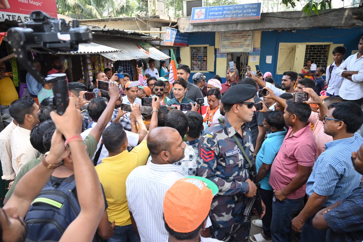 RajuBistaBJP's tweet photo. Truly grateful for the energy, enthusiasm, love and support exhibited by the people of Jyotinagar, Phansidewa in welcoming me today.

#ModiMoyPoschimbongo https://t.co/zKh5XyUKeh