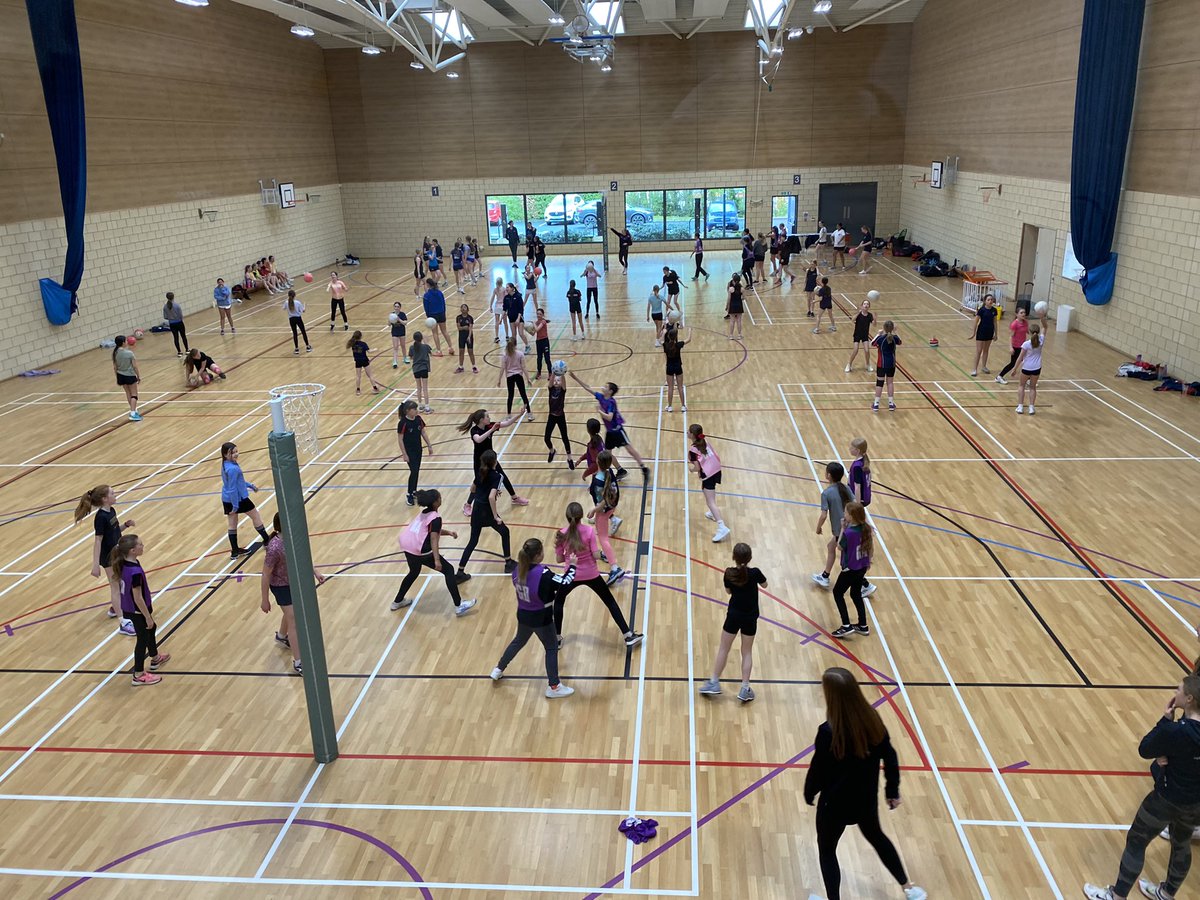 Let the day commence <a href="/GSalterSports/">Gilly Salter Sports</a> netball camp wiyh <a href="/CheetsLisa/">Cheets</a> . #100players #dreamcoachingteam #we❤️netball