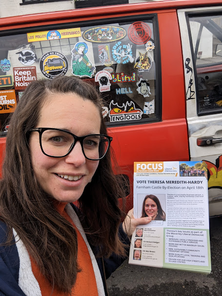 Lib Dem 🔶 Theresa Meredith-Hardy is working hard for your vote in the run up to 18th April's #FarnhamCastle council by-election 🗳️ Please support a genuine and committed candidate, who will always speak out for the area and its wonderful residents 🔶 ✊