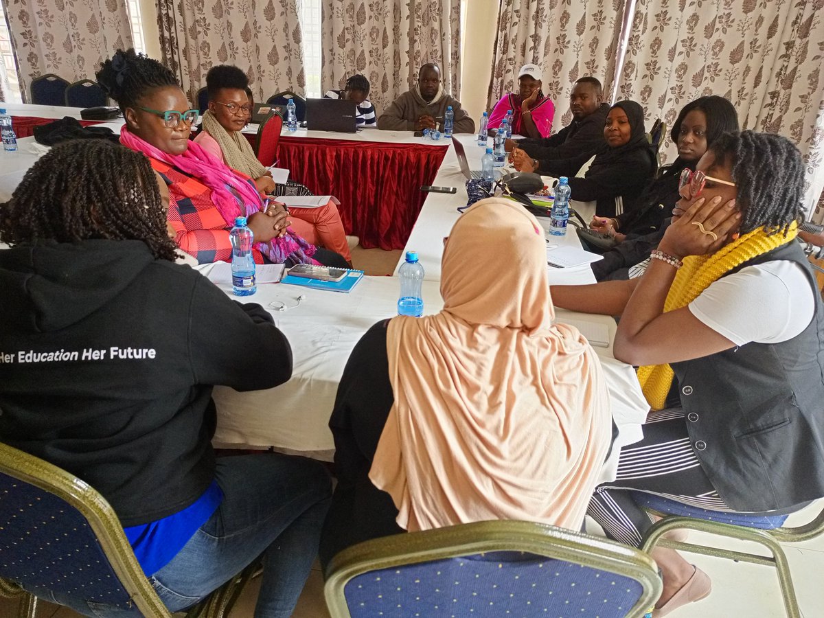 Hosted project stakeholders in a brainstorm session, reflecting on the key barriers to the realization of human rights, particularly women & girls rights in 🇰🇪. @utu_wetu @hope2shine @thelegendkenya @PamojaFMradio @damaris_kiilu @lookuptv @tnabusoba @Obuchunju #rightsmedia