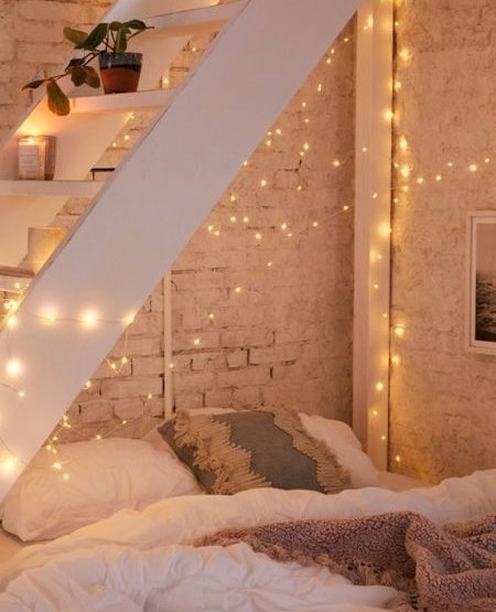 You can’t imagine how some fairy lights can built a magical atmosphere in a place like this 😊⠀ . . . . . . #fairylights #hyggehome #hyggelife #hyggemoment #fairylight #stringlight #stringlights #bedroom #bedroomdecor #bedroomdesign #bedroomdesigns #bedroomgoals #bedroomideas