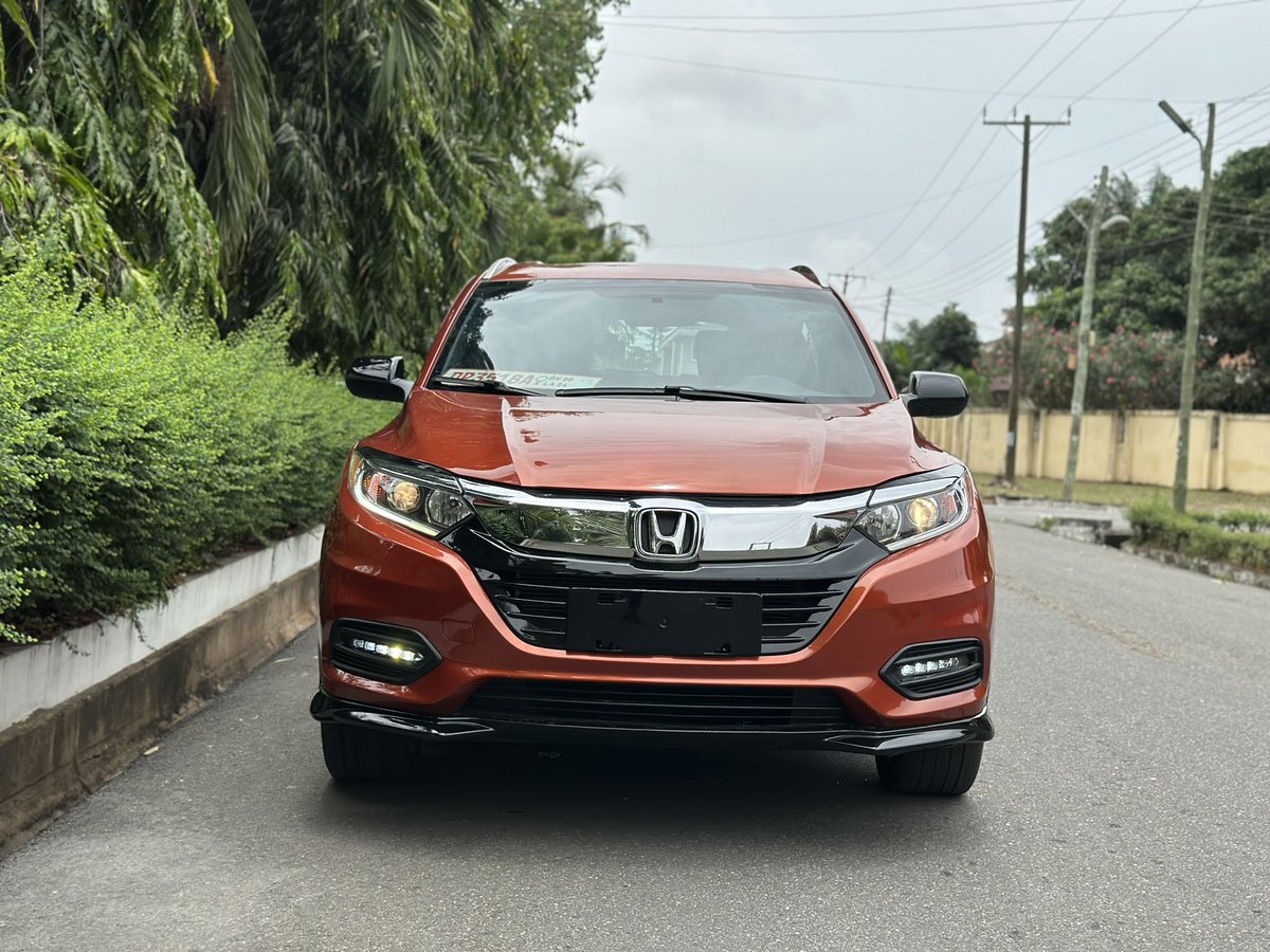 2021 Honda HR-V Sport 1.8L engine 28k miles Key start Touchscreen infotainment system Rear view camera Apple CarPlay Android Auto Alloy wheels Price - 255k p3 😁 What’s app no in bio Refer a buyer for commission #YourCarGuy 🚘🕺🏽