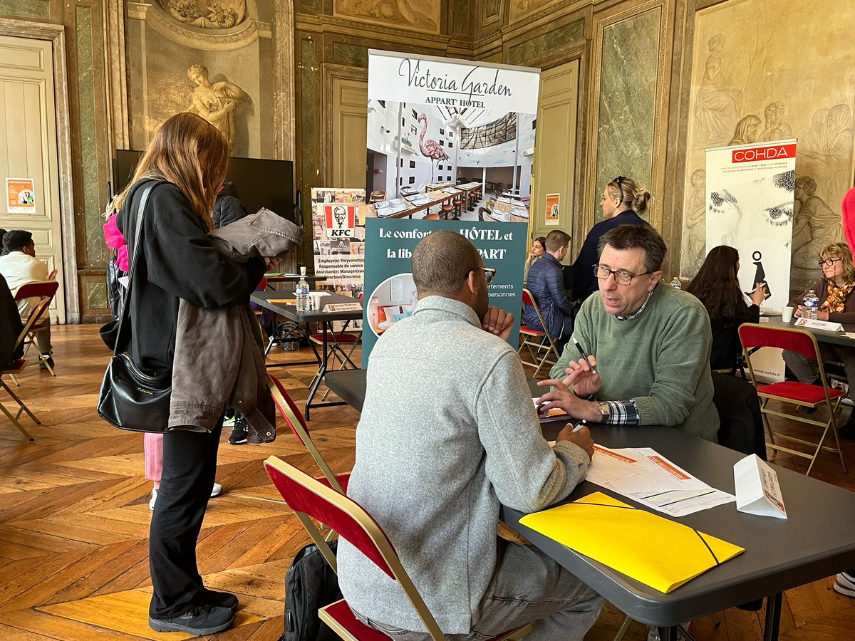 FTravail_NA's tweet photo. #JeTesteUnMétier | Plus de 30 #entreprises à la mairie de @Bordeaux 
📍 Une opération dans toutes les agences @FranceTravail de #Gironde
🎯 Booster les #immersions en entreprise, valoriser la curiosité et favoriser l'attractivité des métiers 👍
🔗 https://t.co/xNd74yYRQS https://t.co/ttQF3b82yo