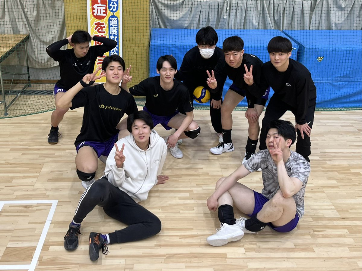 【春季リーグ戦まであと2日】
本日は3年生の集合写真です！

いつも4年生と共にチームを引っ張ってくれています✨
上級生となった彼らのプレーにご注目ください！

上段左から山田、黒澤、佐々木、赤山、近藤、早木、下段左から池田、前嶋です。