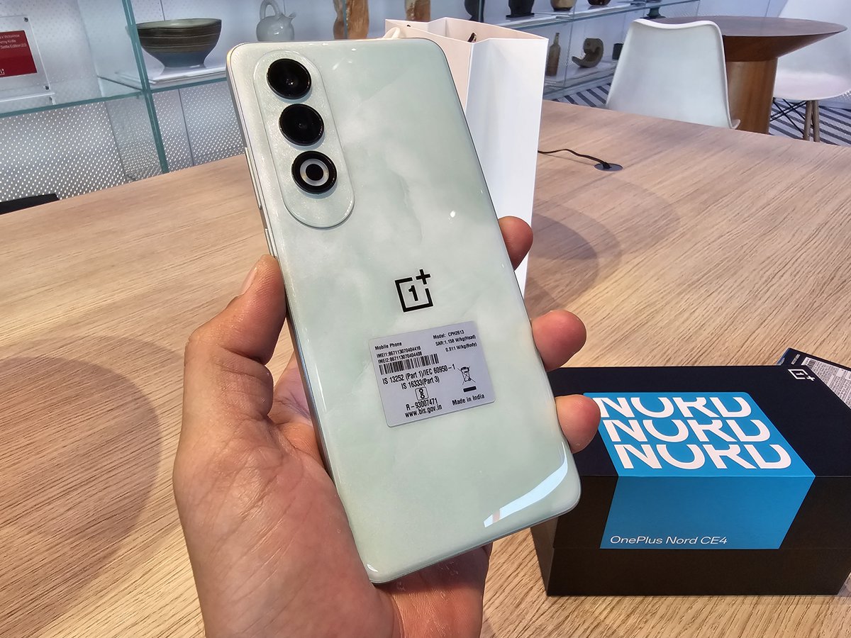_techibee's tweet photo. Just welcomed the OnePlus Nord CE4 into our home! ๐ช๐ And guess what? Snagged an OTA update right after unboxing! ๐ฆ๐ฅณ๐ผ Ready to explore this beauty to the fullest! ๐ฒ๐ซ #OnePlusFamily #NordCE4Unboxing #TechUpdate https://t.co/BXt6wq3TUC