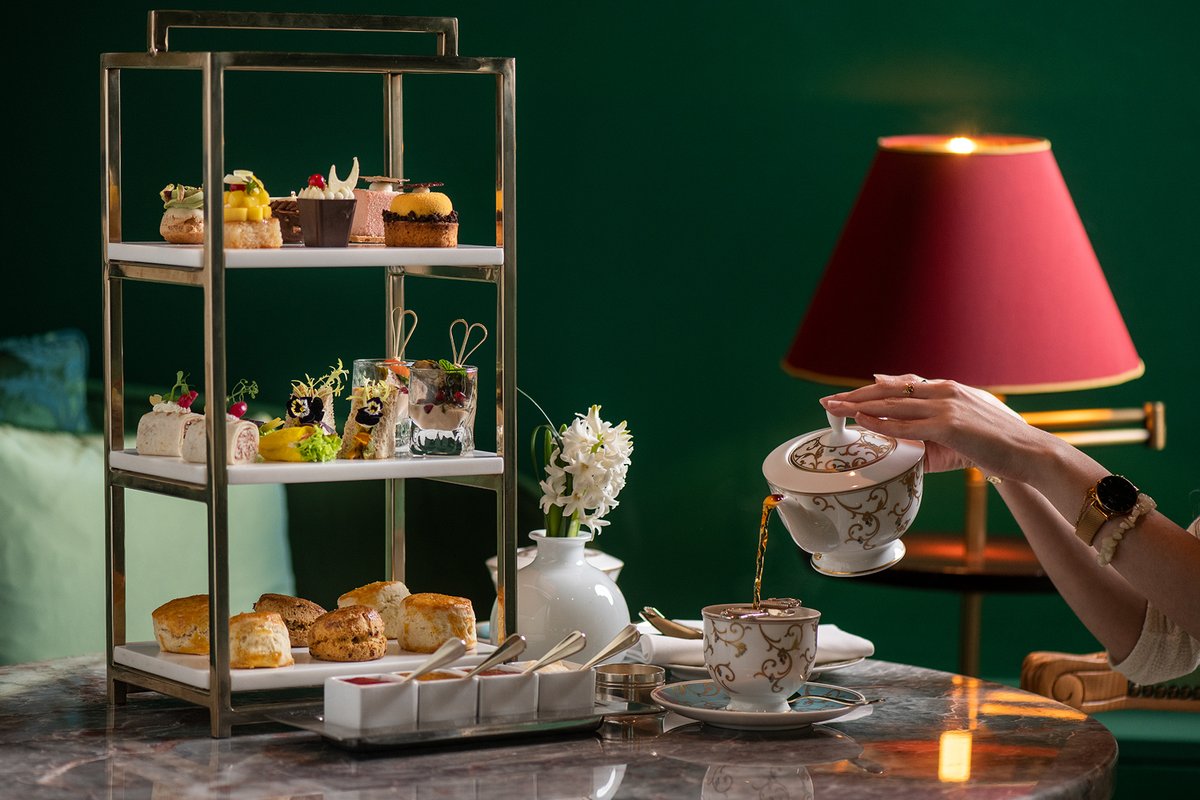 BLXQatar's tweet photo. Join the ultimate Eid indulgence at Seasons Tea Lounge, Four Seasons Hotel Doha! Enjoy award-winning Eid Afternoon Tea daily from 1 -8 pm for QR 300 per set, including your choice of tea.
Book now: +974 4494 8600.
#SeasonsTeaLounge #FourSeasonsDoha @FSDoha @FourSeasons https://t.co/mL9erLNJ7u