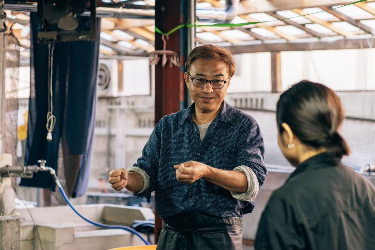 なぜ久留米絣を作るのか
久留米絣を作ることで
•教育、学び
•体験、経験
•国際交流
•地域貢献
•経済貢献
など得ることができる（効果がある）
と考えているからです。
「ビジョン」を描いて
近未来にコミットしたモノづくりをしていきます。