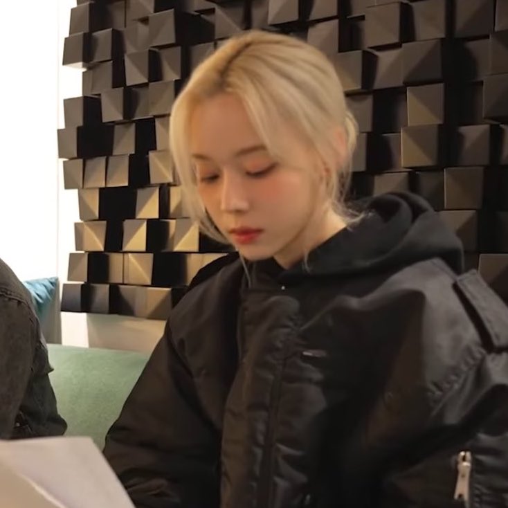 진짜 훈내에 질식할 것 같다