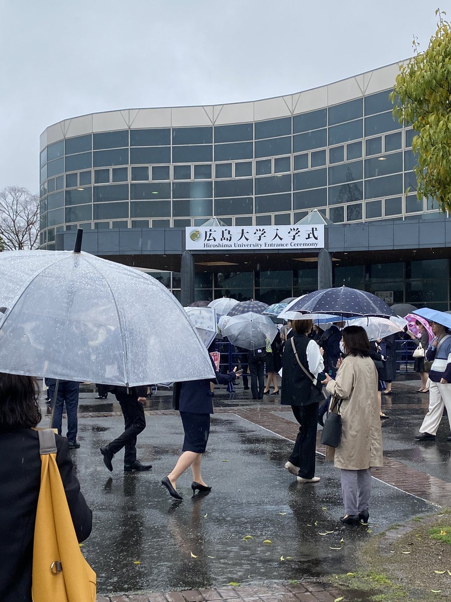 ayasuzu77016826's tweet photo. Ayatoではなくて、Ayapiで大学生活を送ることが確定した!
大学では心機一転、とはいかず、テンションハイでぶつかりにいった。
高校とまったく同じ、変わったのは冷ややかな目線が強くなった、ことかな。
いつも“優しく”叱ってくれた某部長もいないし、どうなるんだろう。
#Ayapi https://t.co/r7VqVrVFty