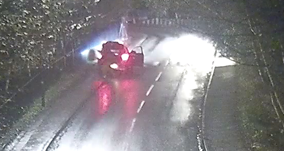 WSGrimeFighters's tweet image. Quite a random and frankly dangerous place to stop your car and #flytip 4 bags of refuse onto the verge.
Presumably hoping the 'good ole' council will come and clean it up? Anyway at £100 a bag - £400 in total this was an expensive mistake! Mill Lane #Walsall @WalsallBins