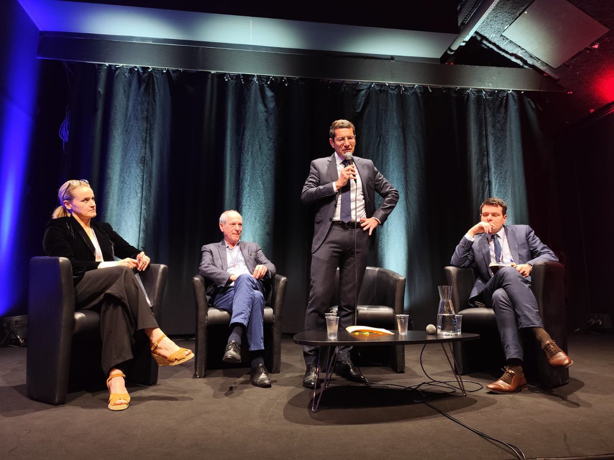 l_amf's tweet image. Ouverture par @PresidentAmf  du séminaire des présidents et directeurs d'associations départementales de maires. 

Au programme : intervention du constitutionaliste @BenjaminMorel63 
sur la décentralisation, fondement de la démocratie, ses origines et ses objectifs. 

La…