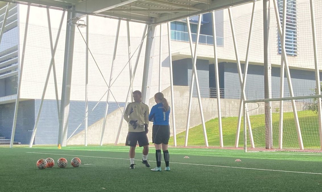 Our Coerver GIRLS National Squad keeper working with @SLBenfica Goalkeeping staff in Lisbon Our COERVER® GIRLS GOALKEEPING monthly sessions kick off 14 April @Oriamscotland Improve Goalkeeping Core Skills & Game Play 3 SPACES Full Info tinyurl.com/yznkmzxv #justforgirls