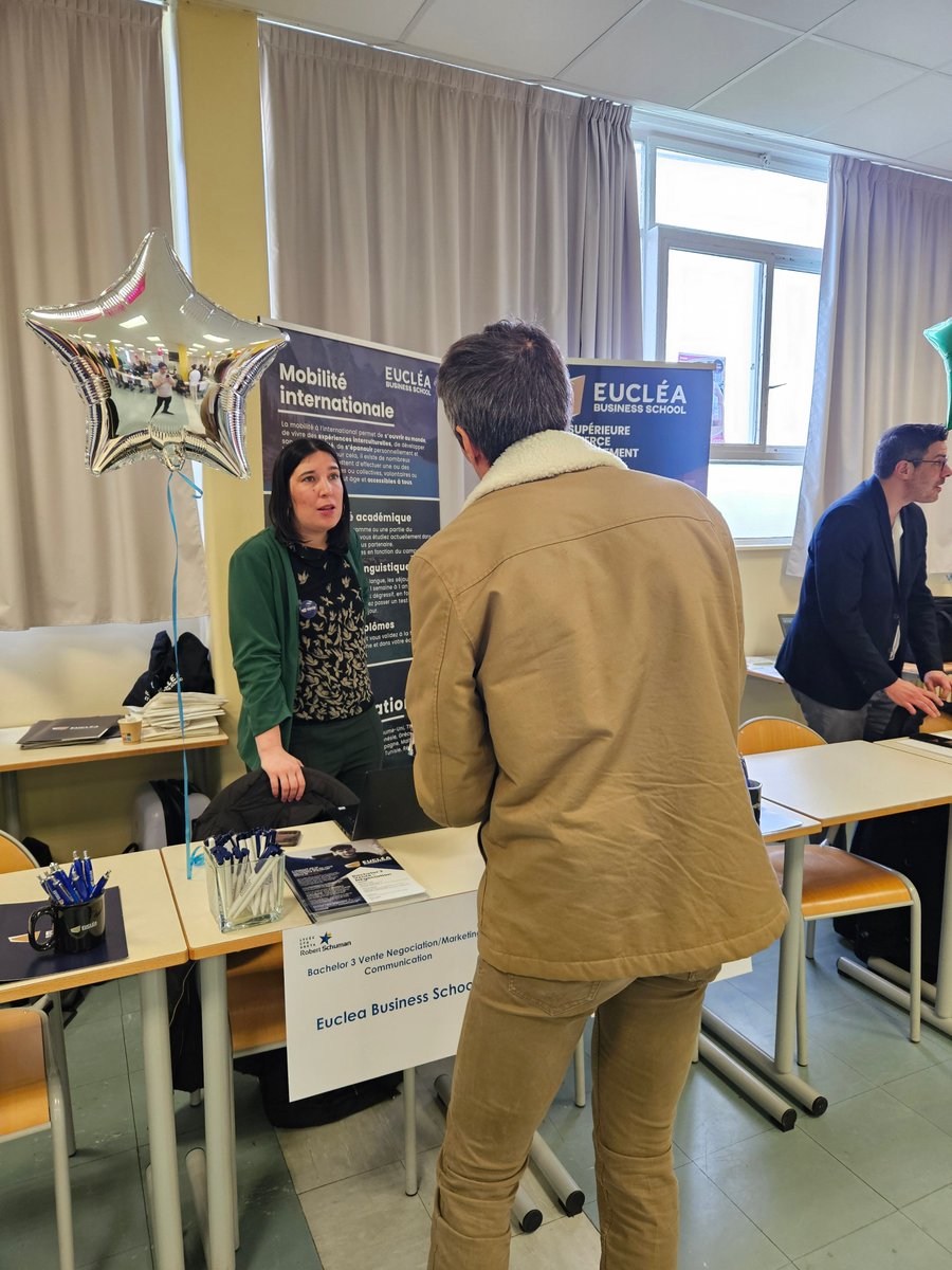MetzCampus's tweet photo. Forum post BTS 🎓

Les 3 écoles partenaires #MetzCampus ; Eucléa Business School, @covcampus et @estiamofficiel ; étaient au rendez-vous lors du forum post BTS organisé par le Lycée Robert Schuman ce jeudi 28 mars ! 🚀

#formation #management #informatique #numérique #alternance https://t.co/zwfVgMMS4V