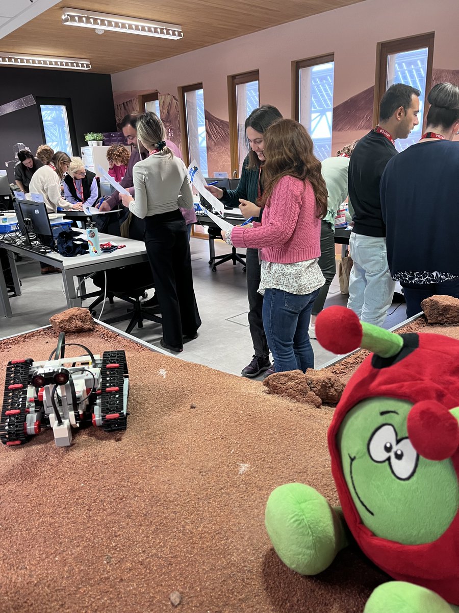 Space technology for the classroom! 📚 🚀 👨‍🏫 Primary school #teachers recently joined us to discover how space-themed technology and robotics can be used to engage students in #STEM subjects. 🪐🛰 They learnt about tools like Astro Pi and LEGO to build and program a rover!