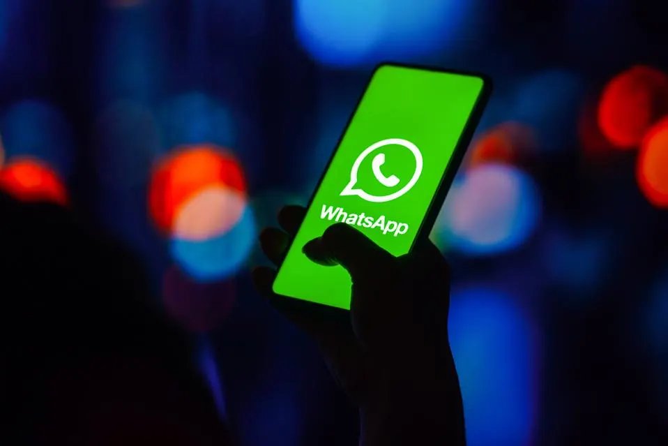 🛑  WhatsApp Outage: What Happened and Why?🛑
Yesterday afternoon, WhatsApp experienced a widespread outage, leaving users unable to send messages on the Meta-owned platform. Complaints flooded in as users encountered issues with message delivery, indicating a problem with the