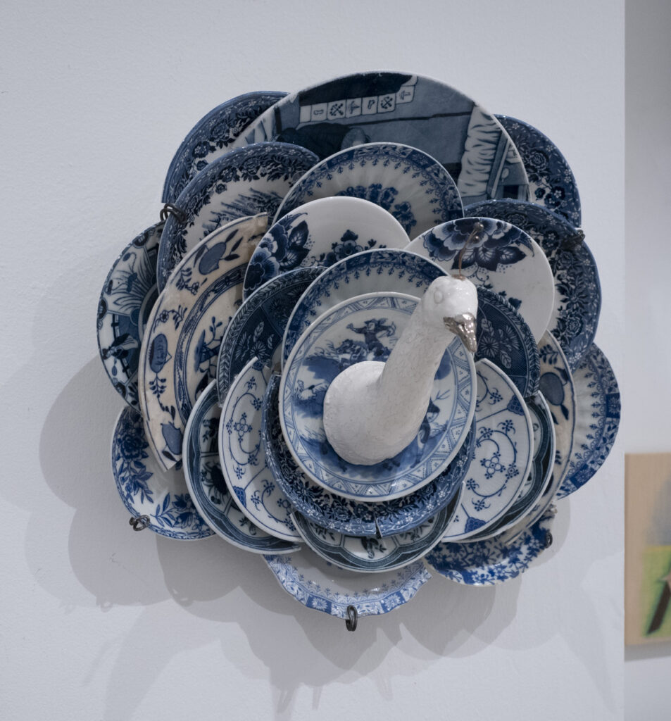 t/m 28 april Lente expositie: 150 werken van 25 kunstenaars. U steunt met uw aankoop ook het werk van lokale kunstenaars. Er is een Pakje-Kunst automaat met kunstwerkjes a € 4.
Vrijdag, zaterdag 10-18u zondag 12-18u open.
Stadshart Amstelveen, winkel 109. denieuwegalerie.nl