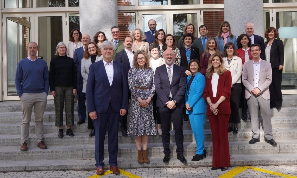 Hoy estamos encantados de recibir a una importante delegación de @Una_Europa en la @Unicomplutense. ¡Bienvenidos! 
📷con el rector Joaquín Goyache y su equipo de Gobierno, y staff de Una Europa en la UCM. 
Por delante, dos días de reflexión y trabajo conjunto. #WeAreUnaEuropa