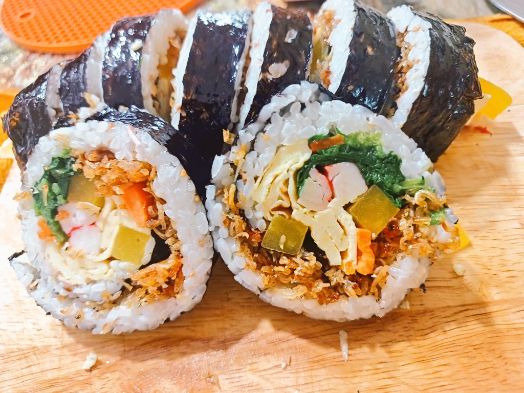 Azxc0724's tweet photo. #존맛탱 #훈남 #게이 #김밥 #대전 https://t.co/PmAOmPkBBD