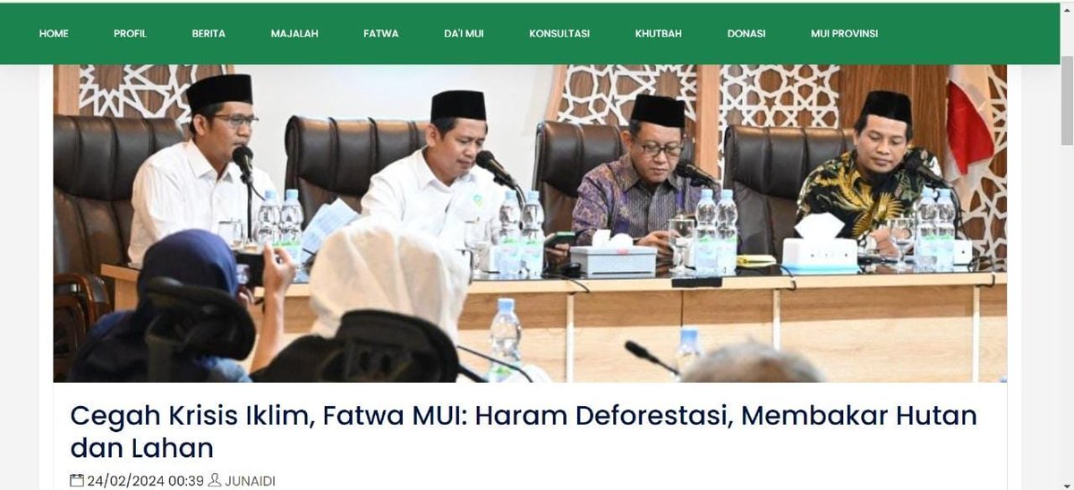 coactionid's tweet photo. udah pada tahu belumm kalo MUI mengeluarkan fatwa bahwa segala bentuk tindakan yang merusak alam dan berdampak pada krisis iklim = HARAM 😱
hayoooloh, bulan puasa gini jangan sampe ngelakuin hal-hal haram begini, ngeriiii🫨
#GoGreenJobs #GoRenewable #FatwaMUI https://t.co/UczL6g4Lni