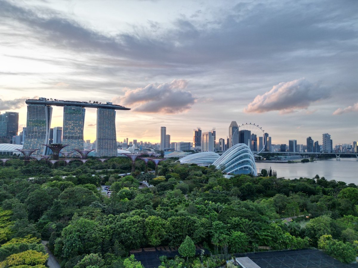 Welcome to Singapore, young Padawans! I hope your journey to this tropical concrete jungle was safe and delightful. 

As you get oriented here, please note that we made some small clarifications to the bonus round rules, check it out at sauvc.org/rulebook/#bonu…

#SAUVC24