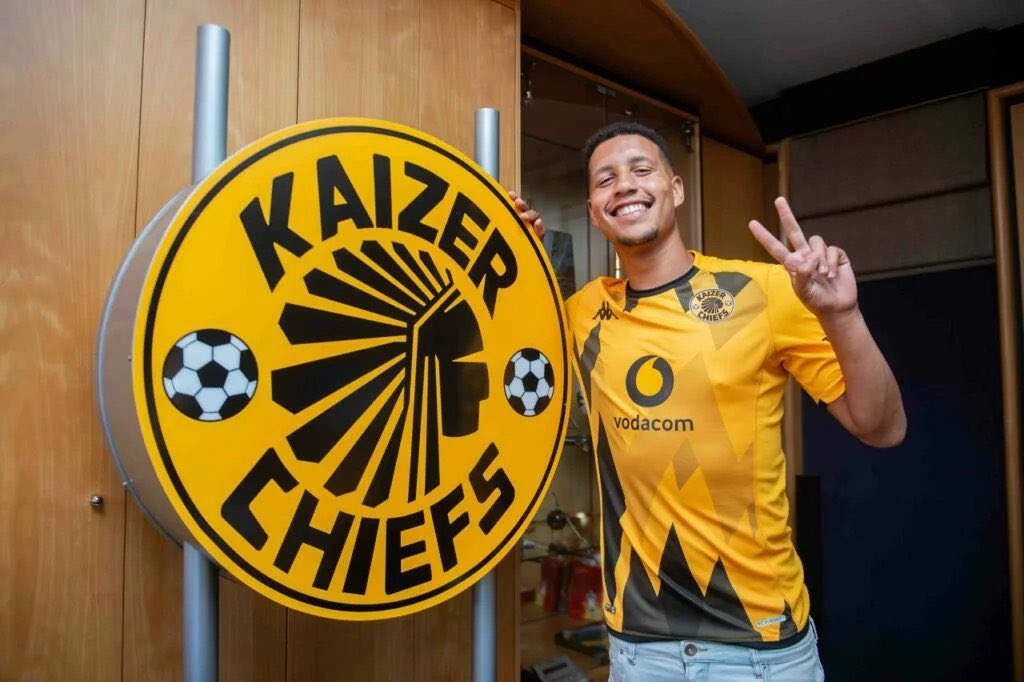 #RIPLukeFleurs 

Amakhosi Defender Luke Fleurs was shot and killed last night during a hijacking in Johannesburg. 

He was only 24 💔
