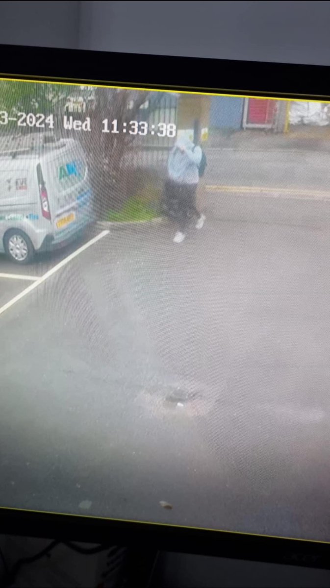 SussexIncidents's tweet photo. Does anyone recognise this guy or see a black Bosch cube electric bike being sold locally! Stolen yesterday from St Andrews School, #Hove . https://t.co/zYrzZBA7fL
