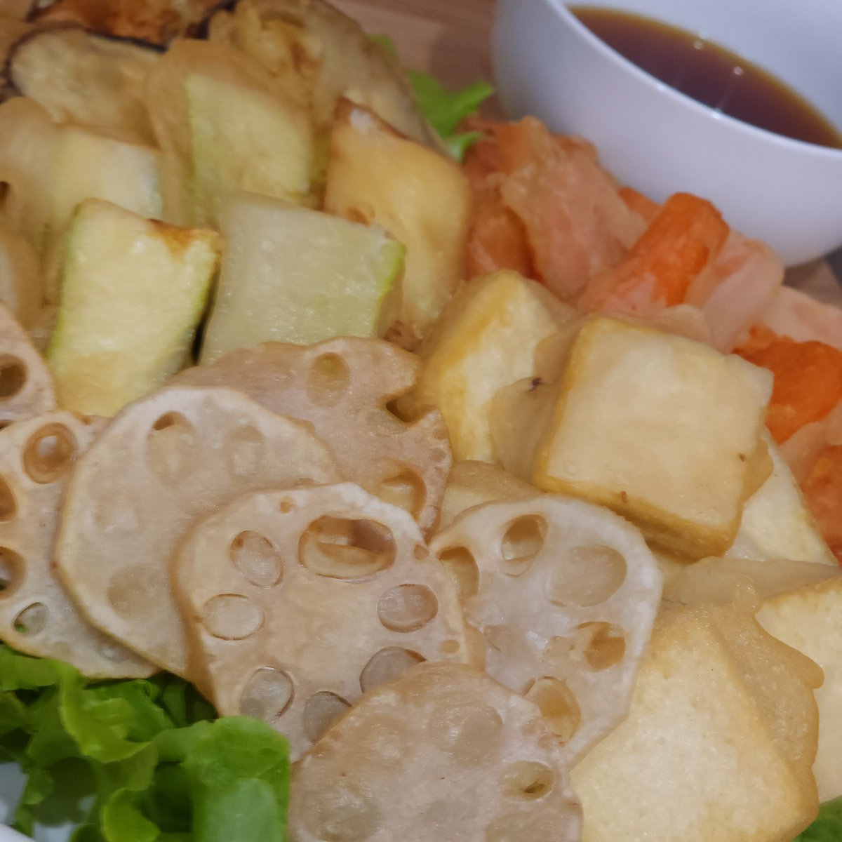 FriendlyCooks's tweet image. Thanks for a great week of streaming everyone. Only doing 2 days this week before we go on holiday. So come in and say farewell before we head off on our holiday.  #streamer #twitchstreamer #twitch #food #cooking #vegan