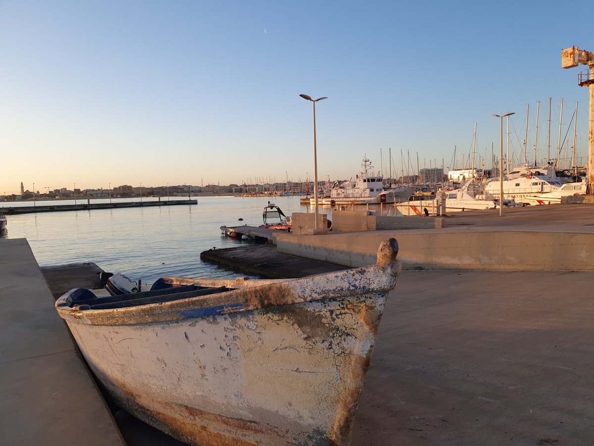 Oggi a #BuongiornoRegione impareremo cose nuove sul mare. In occasione della Giornata del Mare e della Cultura Marinara saremo al Porto di Bari per ascoltare i biologi e i tecnici che custodiscono ecosistemi delicati e fondamentali. In onda dalle 7,30 su Rai3! 

#IoSeguoTgr