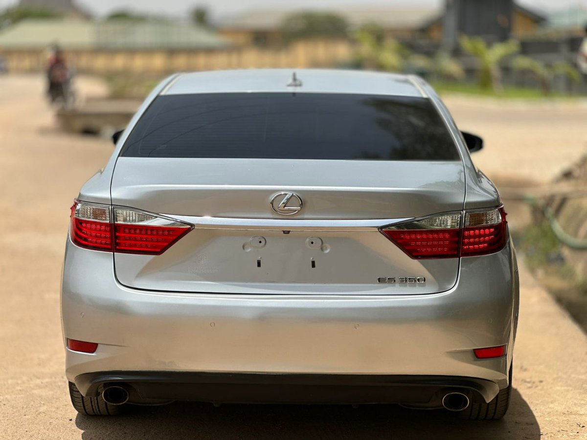 2013 Lexus ES350 • 3.5L V6 • Reverse camera , chilling AC •clean leather seats , sunroof , Price : ₦15.8m F or Inquiries; 📲 WhatsApp 08118170832 💌or kindly send a DM. 1 USD #AbujaTwitterCommunity