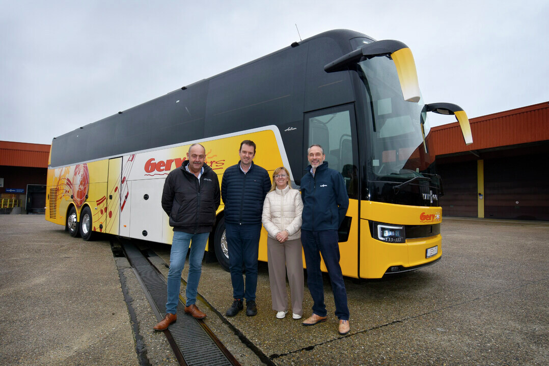 Even when the road gets rough, #teamvanhool keeps the wheels turning. 💙🤝 #VanHoolDelivers Back with another round of satisfied coach customers from 🇧🇪 Belgium and 🇫🇷 France with more on the way. #tRosBeiaard • #VoyagesSarrazin • #GeryTours #VanHool #LeadingTheWay