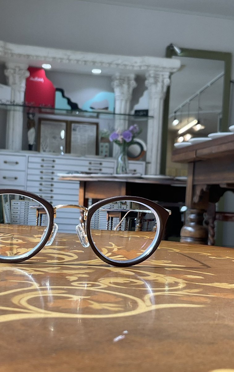 terasumegane's tweet photo. かけ心地とアクセサリーのようなデザイン
目尻のデザインがほんのりアクセントに。
2本目のAKITTOもお気に入りになりますように☺️
⁂ AKITTO pin23 CH
#AKITTO
#アキット https://t.co/nLOfG7nFsL