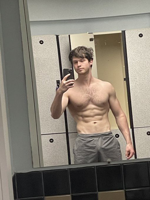 Need a workout buddy https://t.co/et69KYVWaW