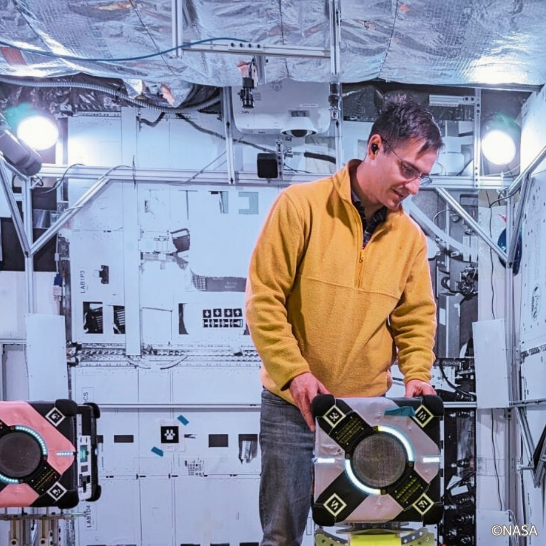 JAXA_Kiboriyo's tweet photo. #JAXA and #NASA (ARC) successfully conducted a #KiboRPC simulation test using Astrobee's ground model at NASA's "Granite Lab." Event preparations are progressing steadily.
#StudentParticipation #ProgrammingContest
https://t.co/zFwgMOXFUA https://t.co/QhMAzFwdiz