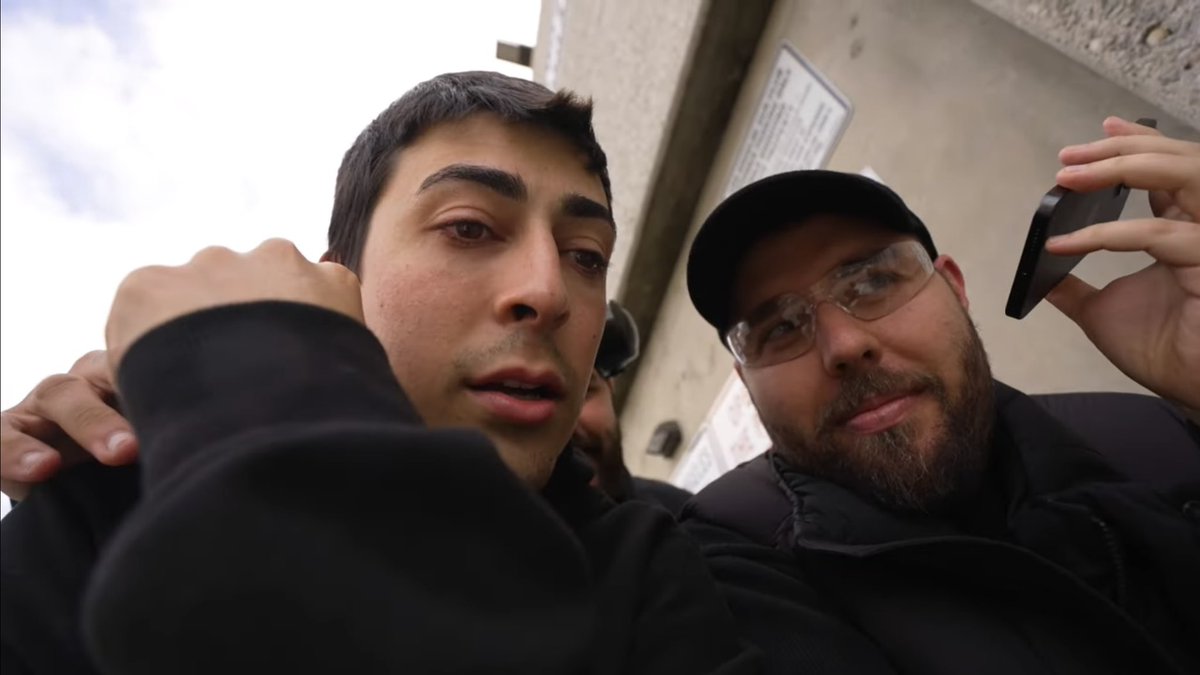 aadritw's tweet photo. Este tio se merece que nil ojeda le haga un 21 dias para conocer a Dua Lipa. La puta cabra https://t.co/ISvgxGXsRR
